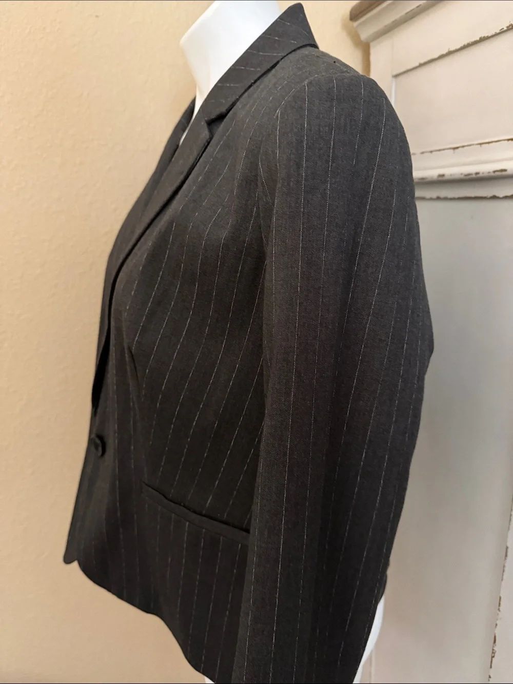 Worthington Petite Pinstripe Blazer in Charcoal and White - Picture 4 of 5